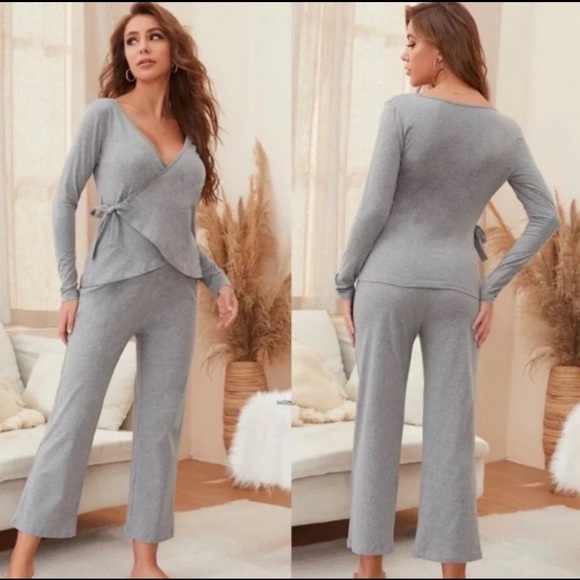 Lounge Set - Picture 2 of 2